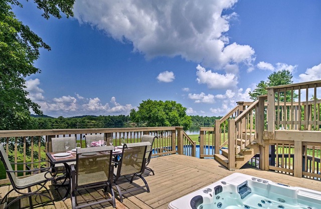 NOUVEAU! Riverfront Decatur Home avec piscine privée et quai