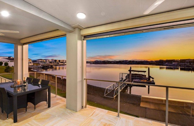 Waterfront Delight, TOP NOTCH