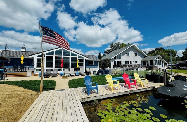 Waterfront Diamond Lake - Sandy beach