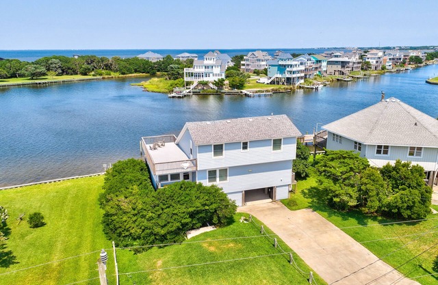 Waterfront, Dog-Friendly House w/Shared Pool, Free WiFi, Private W/D, Central AC
