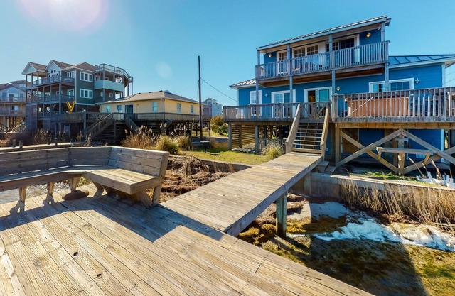 Waterfront, Dog-Friendly House w/ Private Hot Tub - Shared Pool, AC, W/D, & WiFi
