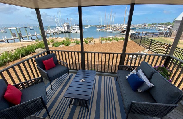 WATERFRONT Downtown Cottage w/ Beach
