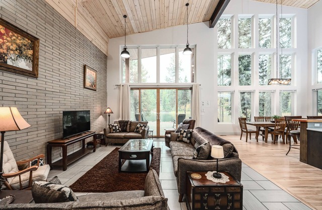Waterfront Dream Home on Rio Vista Pond