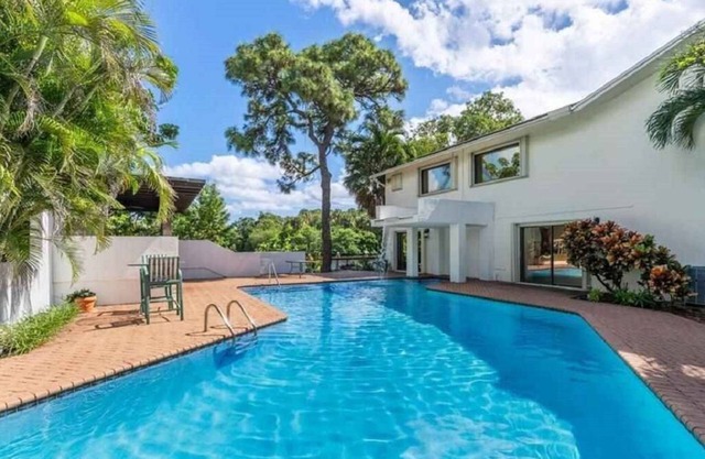 Waterfront Estate with 7 bedrooms and WiFi, Pool on New River in Fort Lauderdale