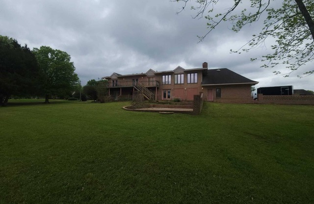 Southern Large Lake Front Custom Estate Sleeps 25