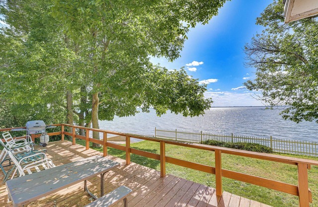 Waterfront Family Cottage on Lake Champlain
