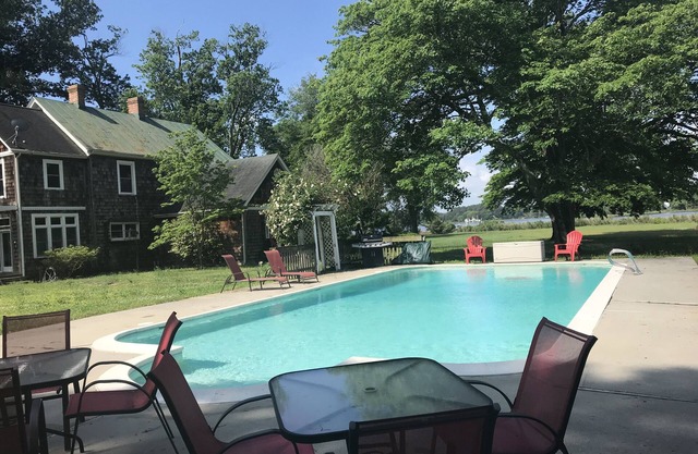 Mise à jour de la ferme au bord de l'eau - Piscine, jetée privée 2 chambres principales