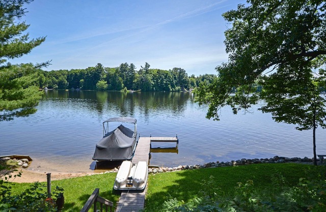 Cozy Waterfront Fife Lake Cottage sur le lac!
