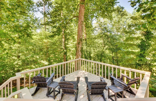 Waterfront Gainesville Home w/ Private Boat Dock!