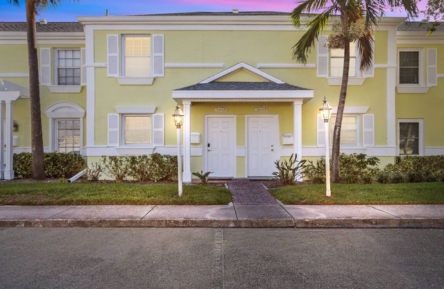Waterfront Gated Resort Style Living Townhome St. Pete- 10 mins DT, 20 min Beach