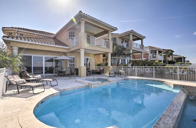 NOUVEAU! Accueil Waterfront Lavish w / Piscine et Dock partagé!