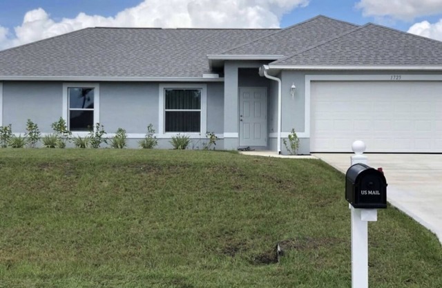 Waterfront getaway for couples, adult families very peaceful quiet area on canal