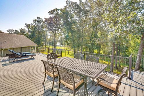 Waterfront Gilbertsville Retreat on Kentucky Lake!
