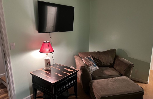 WaterFront Ground Floor - 1 BR, WiFi Smart, TV, Pet Friendly