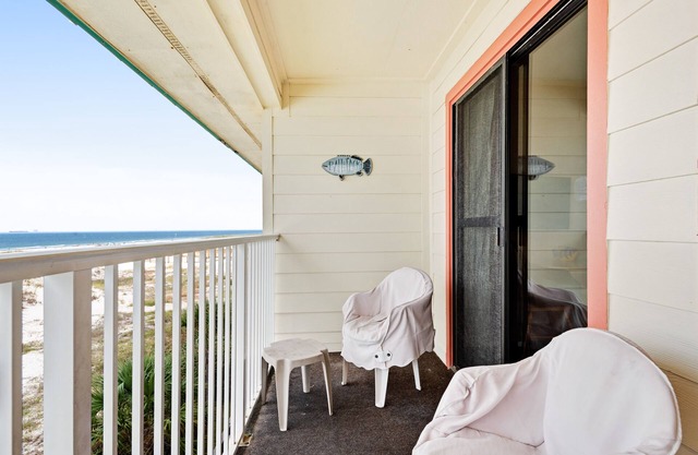 NOUVELLE LISTE! Cozy, condo front de mer du golfe avec accès à la plage, piscine partagée et bain à remous