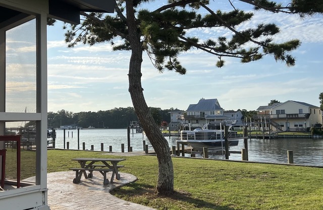 Waterfront Harbor Home, Sunset Views, Fireplace, Private dock and Boat Slip