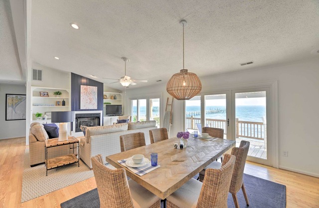 NOUVEAU! Harkers Island Accueil w / Waterfront Sunset View!