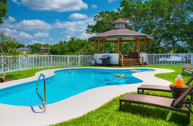 Waterfront Heated Pool, Sleeps 20 - 4plex