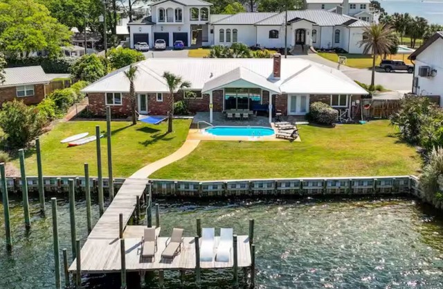WATERFRONT~ home private~ POOL~deep DOCK bring your boat/waverunners