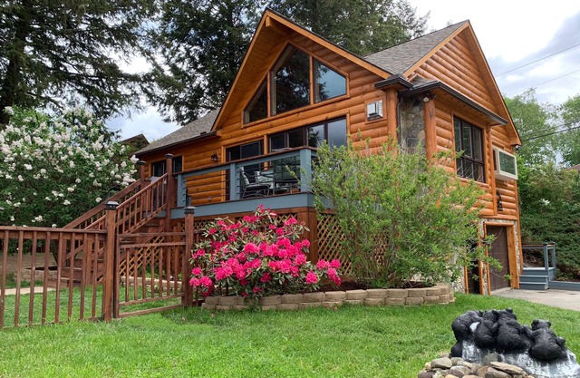Maison au bord de l'eau à la fin d'une rue sans issue
