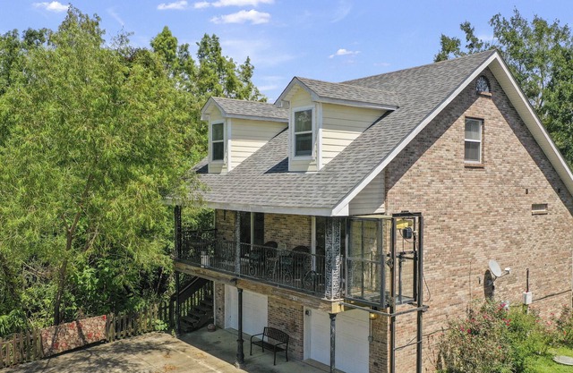 Waterfront home close to Downtown Ocean Springs!