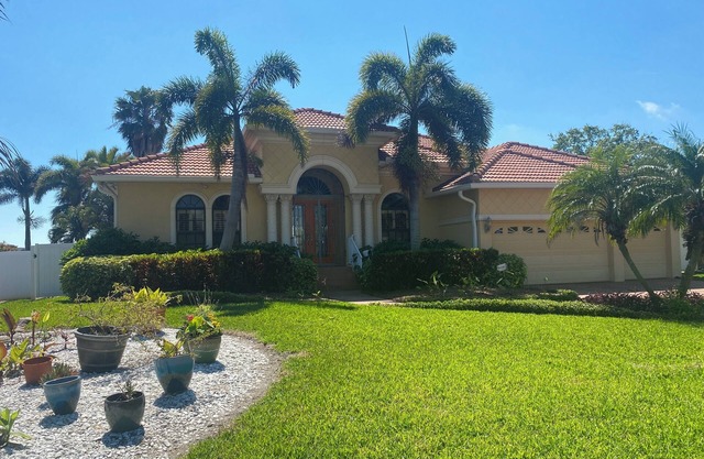 Waterfront home close to beaches and downtown st petersburg