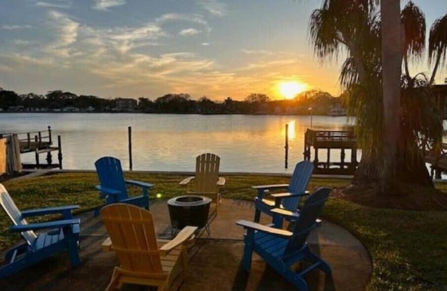 Waterfront home close to Downtown St Pete w/boat dock, firepitn