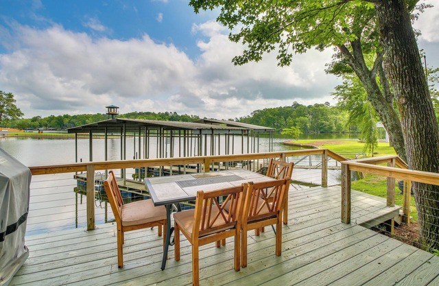 Waterfront Home on Lake Hamilton w/ Dock & 2 Decks