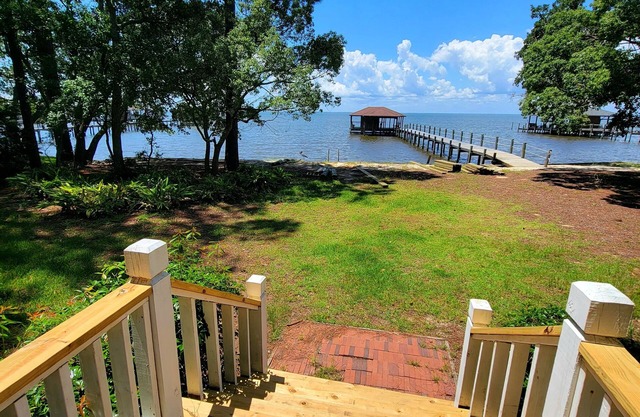 Waterfront home on Mobile Bay w/ pier for watching sunsets, swimming/fishing.