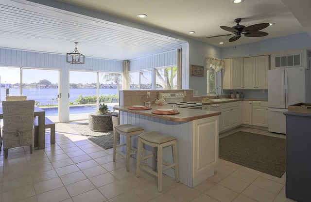 Bord de l'eau luxe maison de 4 chambres avec piscine à Nokomis: Nokomis 2