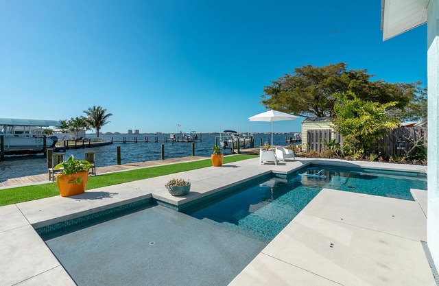 Stunning Waterfront Home! Sleeps 8 Heated Pool Hot Tub Boat Dock Chef Kitchen