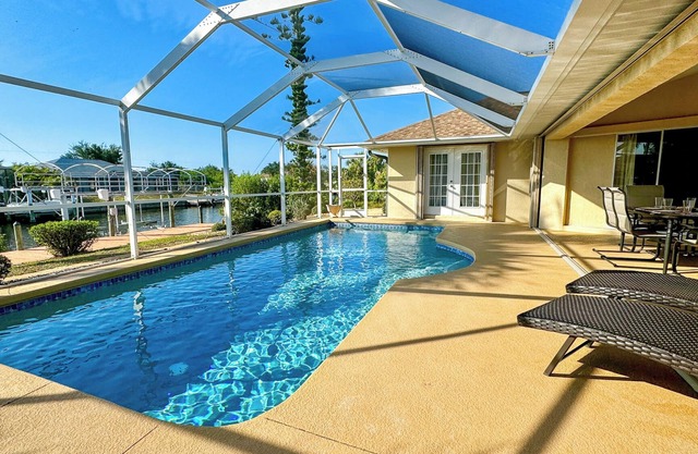 Votre escapade ensoleillée! Piscine privée | Front de mer | Ascenseur à bateau | Billard et beaucoup plus!