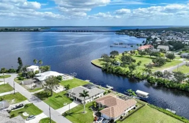 Waterfront Home with Heated Pool, Bikes, Dock and Kayak on the Myakka River