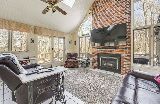 Waterfront Home w/ Boat Dock & Sunroom in Gardiner