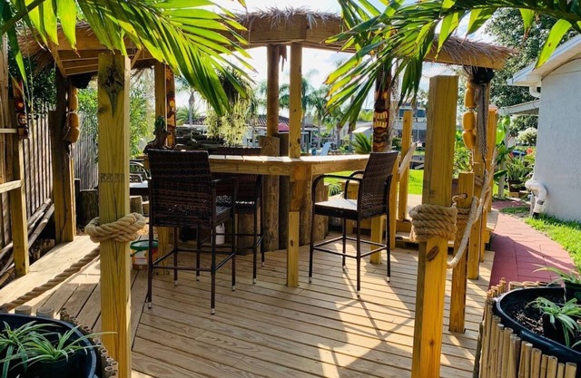 Maison au bord de l'eau sur le canal avec accès au quai du golfe