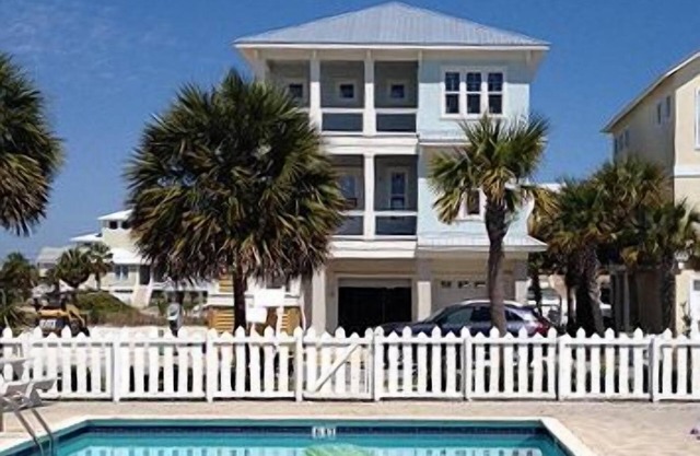 Superbe maison au bord de l'eau avec voiturette de golf, kayaks, vélos, paddleboard!