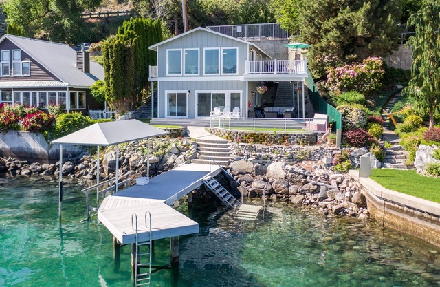 MAISON BORD DE L'EAU AVEC QUAI PRIVÉ ET ASCENSEUR