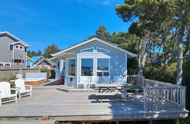 Kayak sur la baie de Siletz, 3 de BR toutes avec des lits King, HOT TUB, Animaux Bienvenue!
