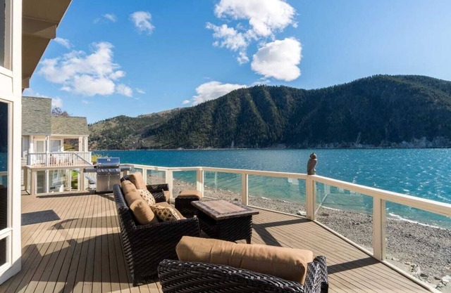 Waterfront, HotTub, Pool, PickleBall, Wapato Point