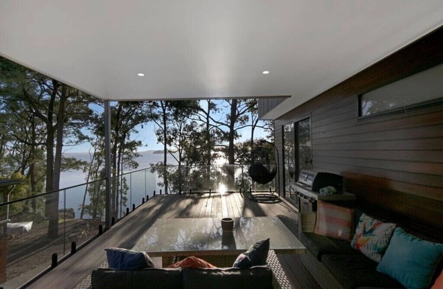 Maison de vacances à North Arm Cove avec une vue imprenable et accès à la plage privée