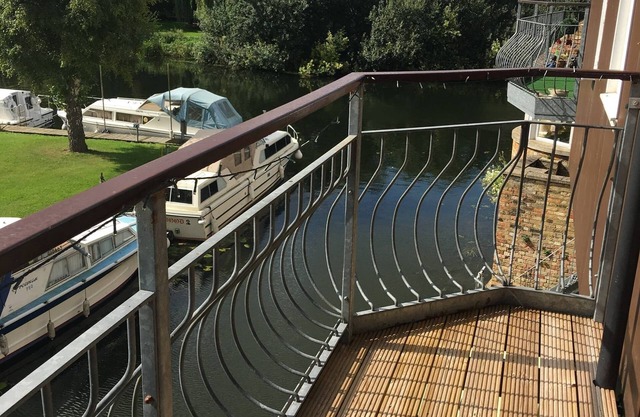 Maison pieds dans l'eau au coeur de St Neots