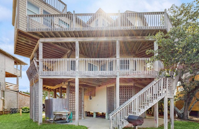Waterfront House w/ Private Hot Tub, Free WiFi, Water View, Shared Pool