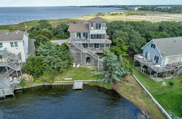 Waterfront House w/ Private Hot Tub, Washer/Dryer, Shared Pool, Central AC, WiFi