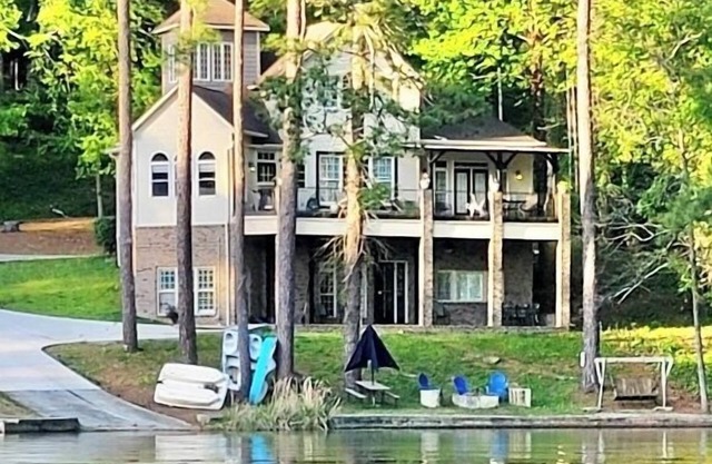 BAS DE MER DES SMOKIES, MAISON EN BORD D'EAU avec des kayaks, des pédalos