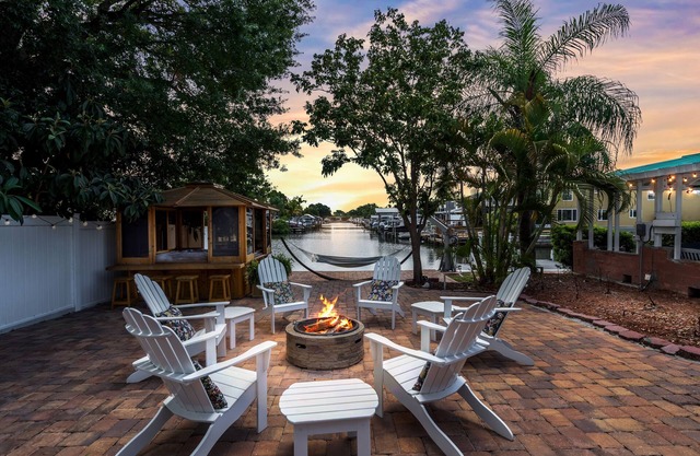 Waterfront Canal Home 6BR / 4. 5BR / Piscine / 16 + Invités