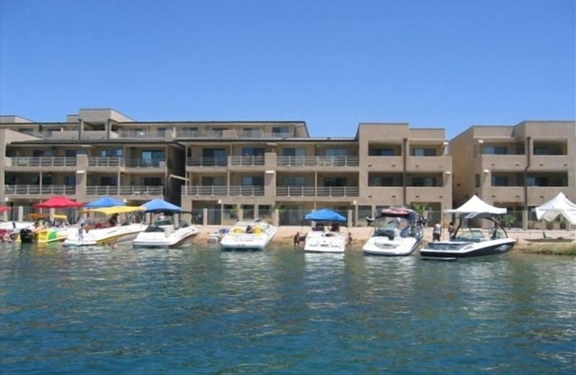 Waterfront Kingsview Condo pour 12 personnes! 165 $ par nuit