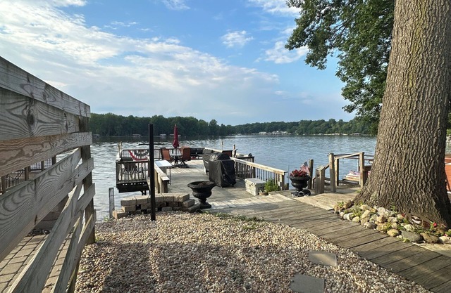 Waterfront Lake Cottage