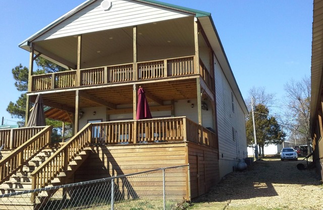 Belle nouvelle maison de plage au bord de l'eau @ Duchess Creek Estate sur le lac Eufaula, Ok.