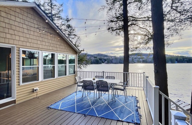 Waterfront lake house, Wood stove & Private beach, Solo Bonfire pit