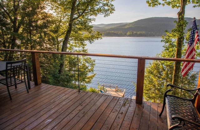 Waterfront Lake House avec une vue incroyable!
